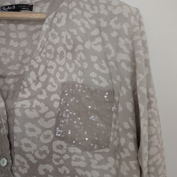 CHARLIE B ANIMAL PRINT BLOUSE SIZE LARGE - Picture 3 of 8